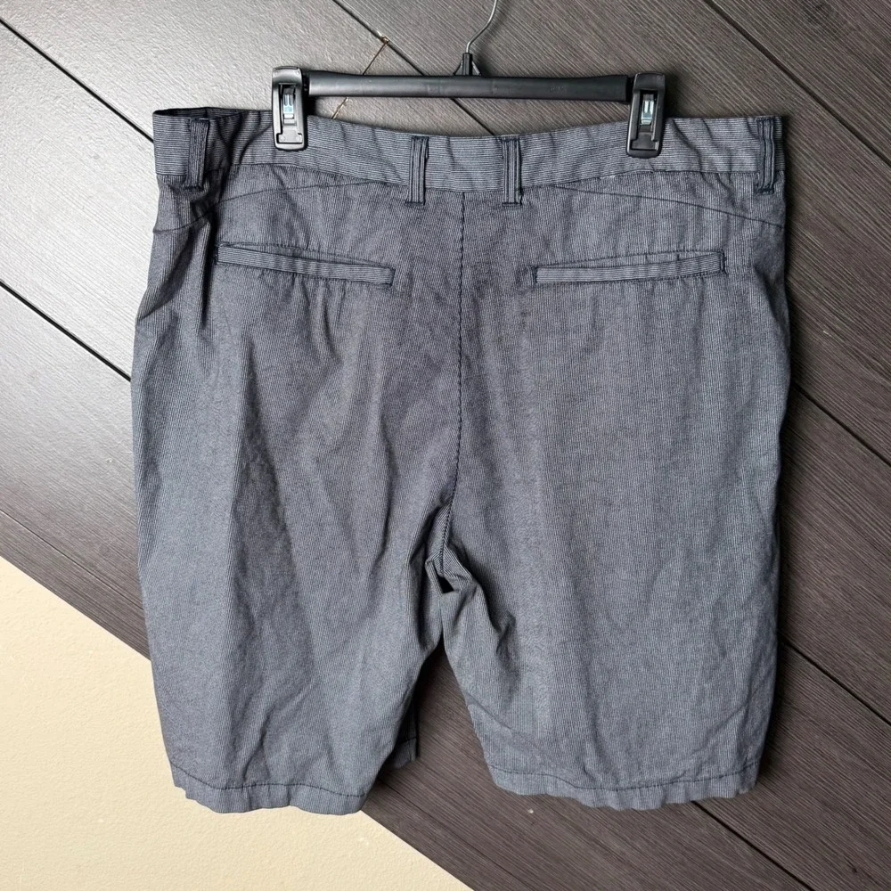 Hudson & Barrow Men's Chino Shorts Navy Pinstripe Stretch Size 40 NWOT